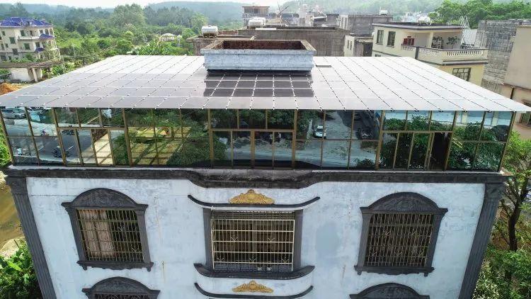 還在裝傳統陽(yáng)光房？太傻了！如今大家都裝這個(gè)，美觀(guān)、環(huán)保還能賺錢(qián)！